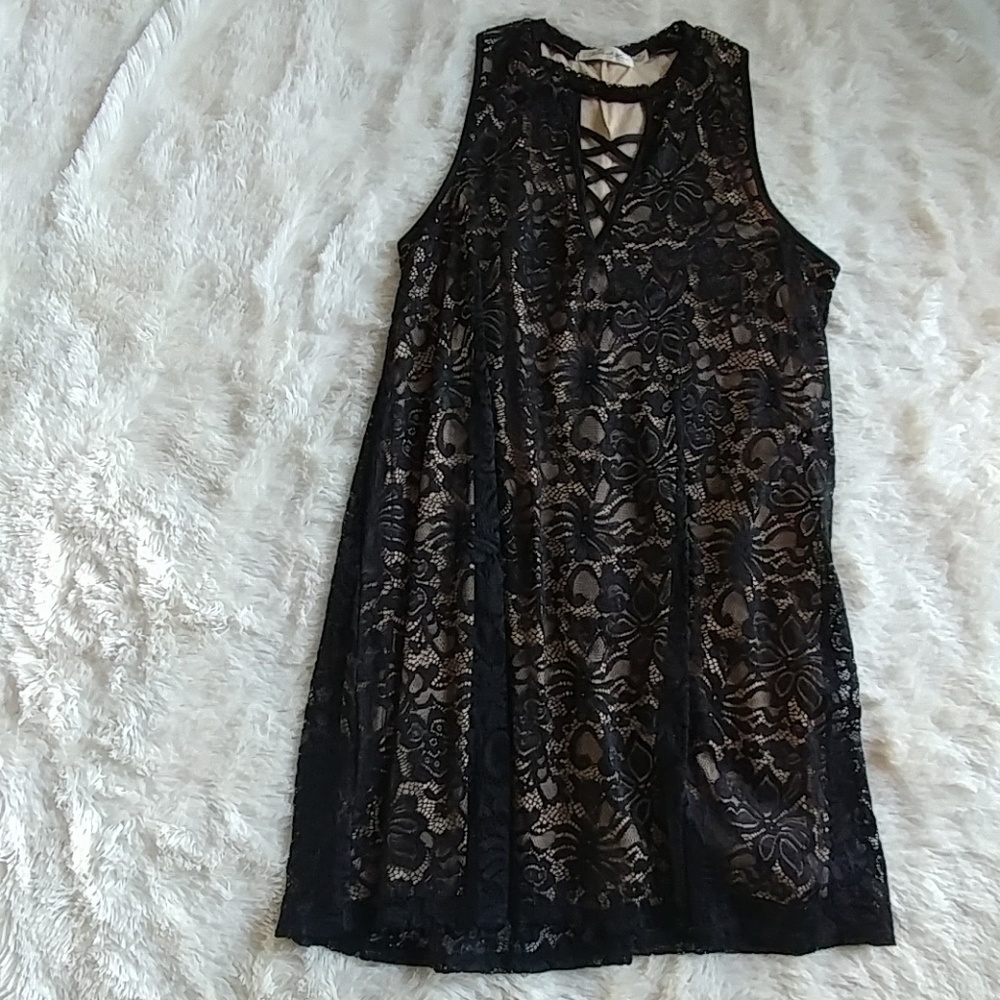 Lace Shift Dress - Picture 6 of 7